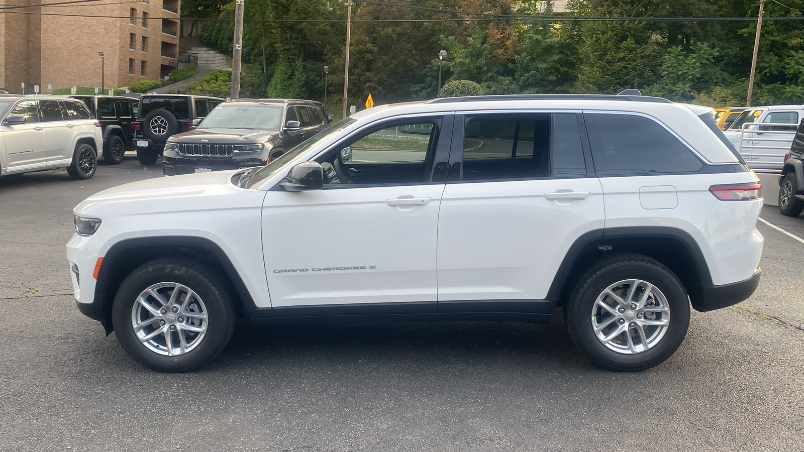 2024 Jeep Grand Cherokee Laredo X 4