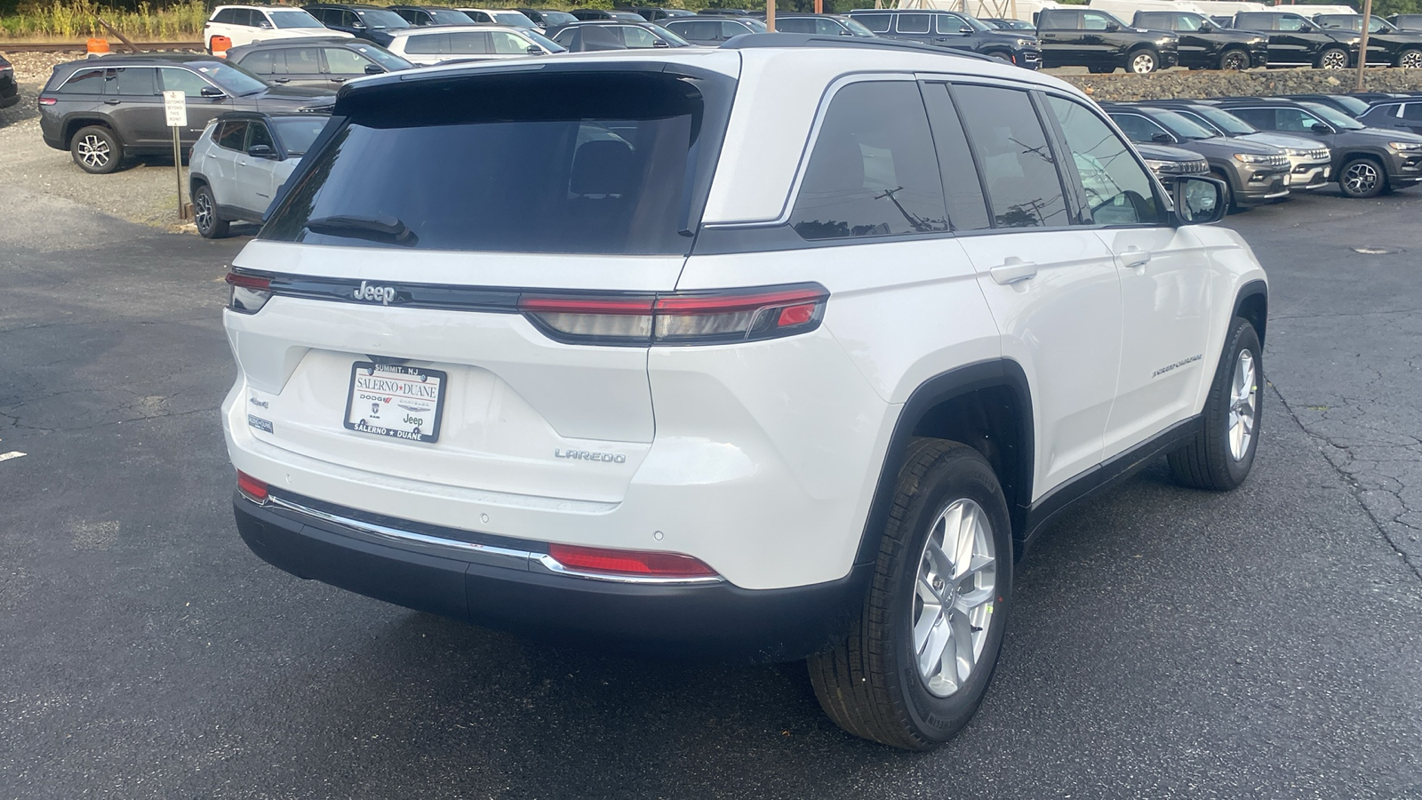 2024 Jeep Grand Cherokee Laredo X 28