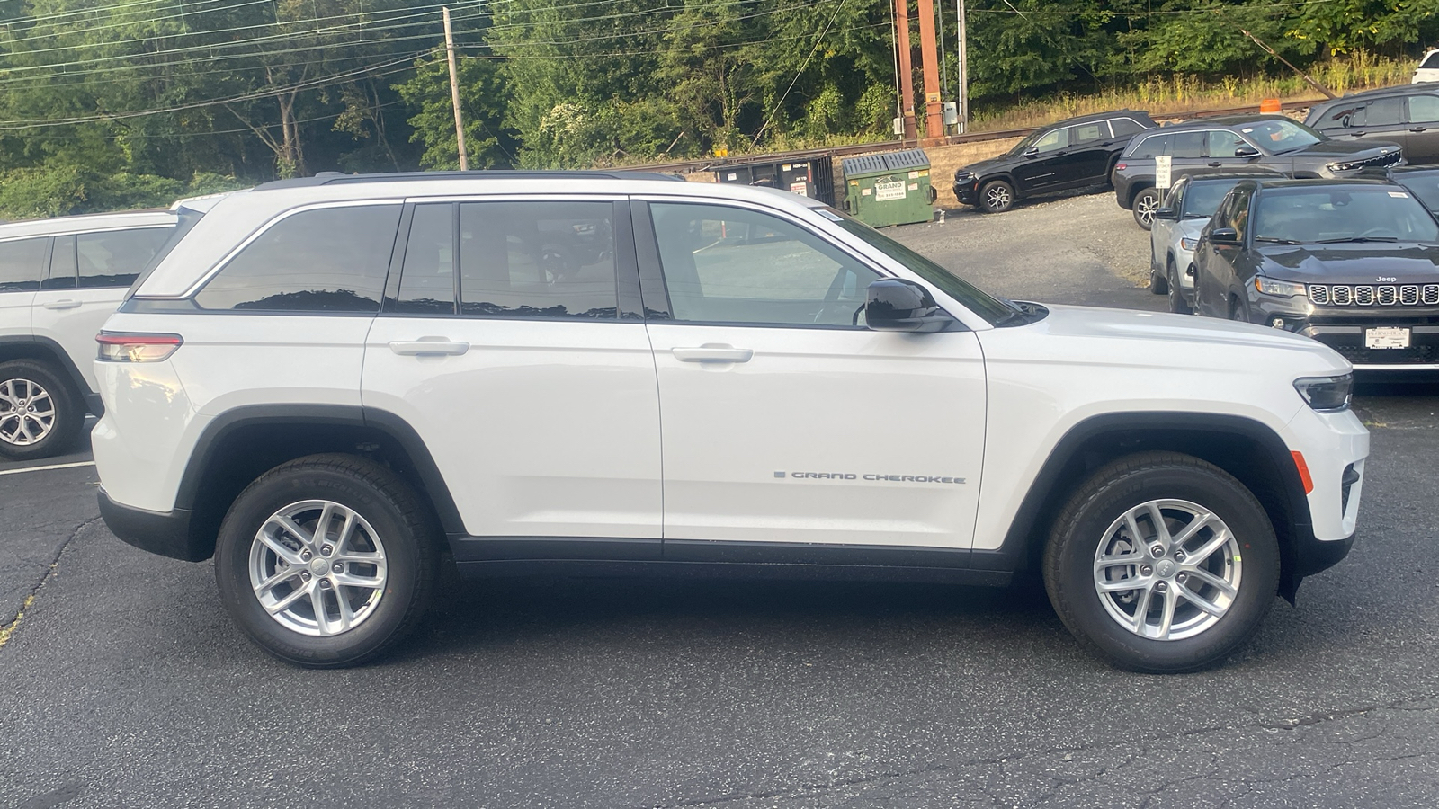 2024 Jeep Grand Cherokee Laredo X 29