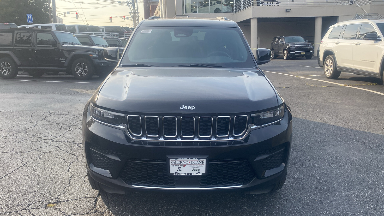 2024 Jeep Grand Cherokee Laredo X 2