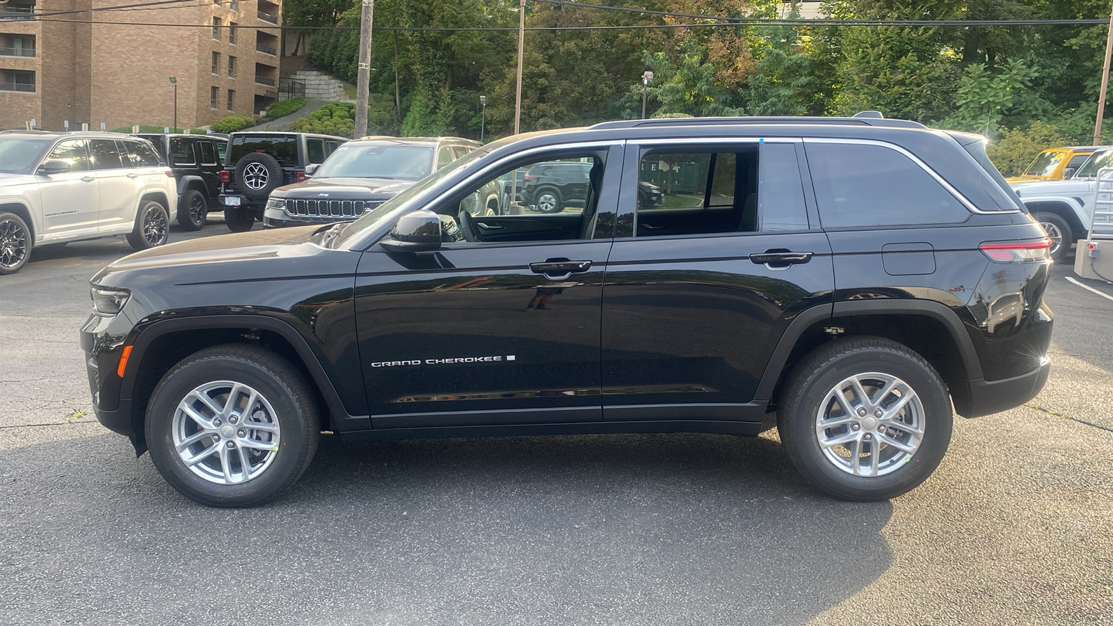 2024 Jeep Grand Cherokee Laredo X 4