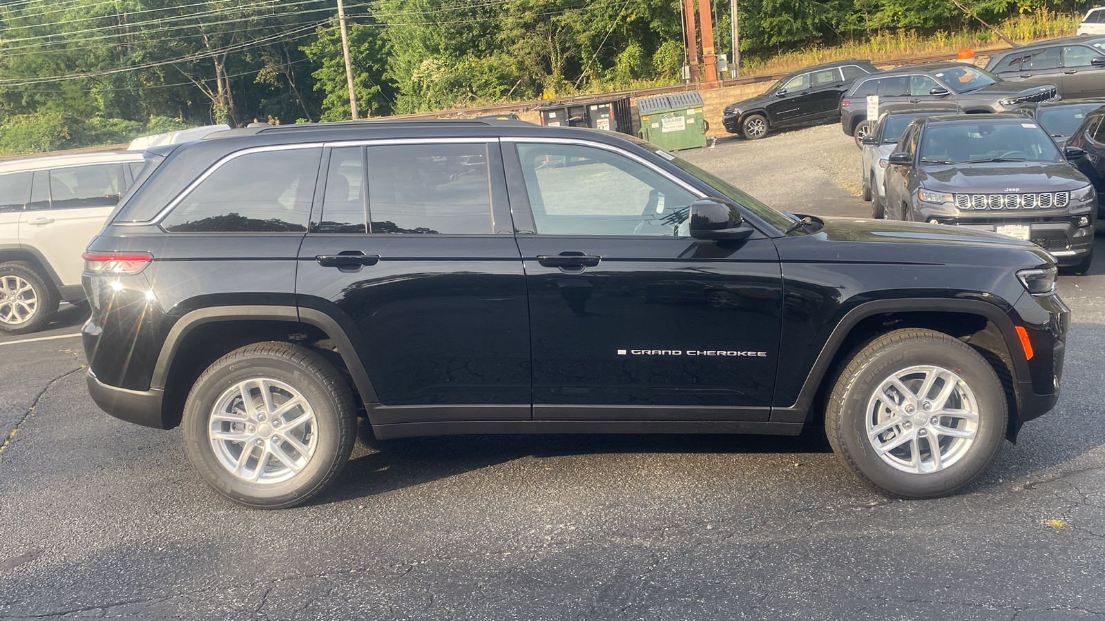 2024 Jeep Grand Cherokee Laredo X 29