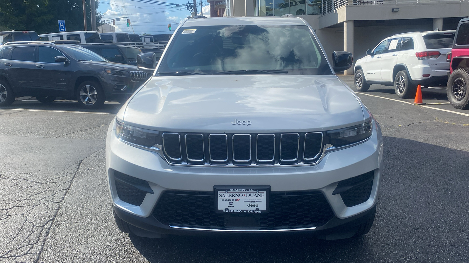 2024 Jeep Grand Cherokee Laredo X 2