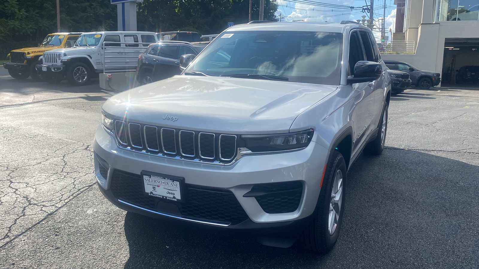 2024 Jeep Grand Cherokee Laredo X 3