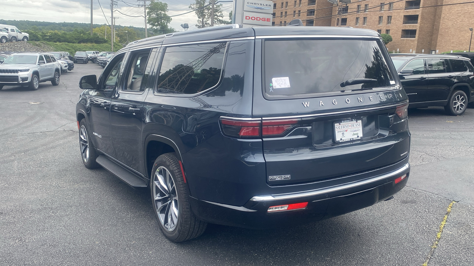 2024 Jeep Wagoneer L Series II 25