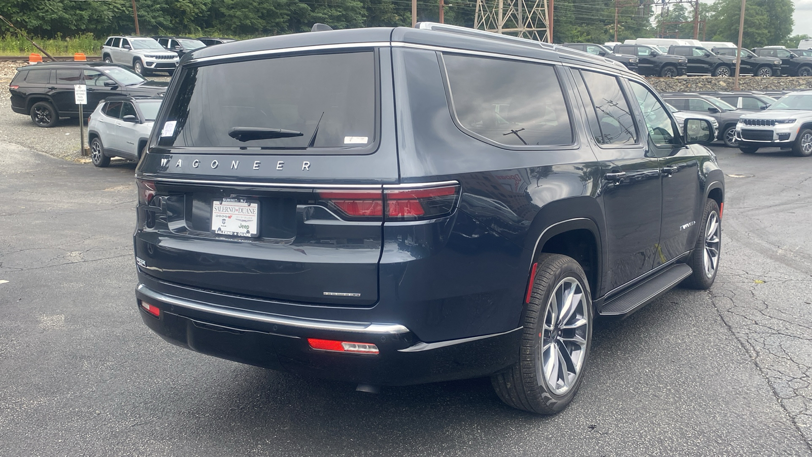 2024 Jeep Wagoneer L Series II 28