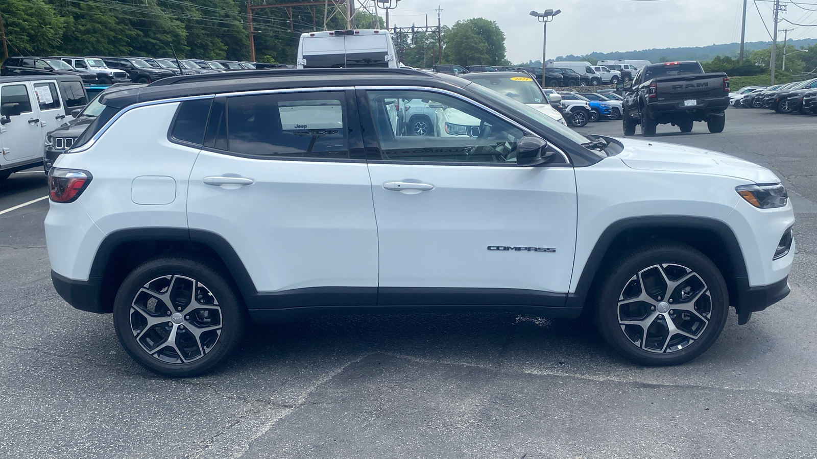 2024 Jeep Compass Limited 28