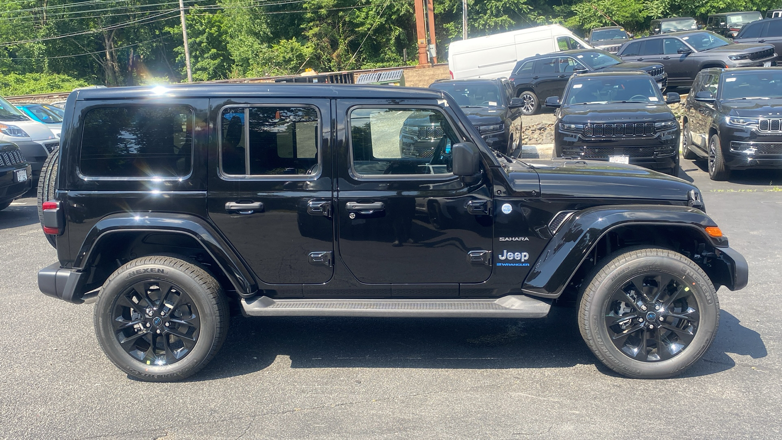 2024 Jeep Wrangler 4xe Sahara 28