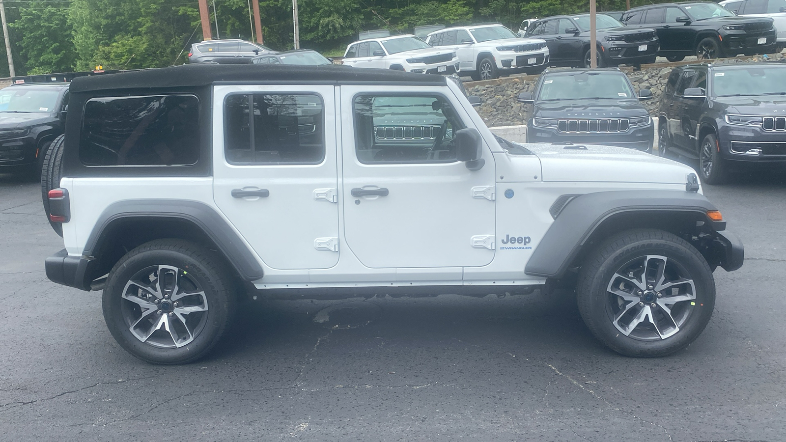 2024 Jeep Wrangler 4xe Sport S 27