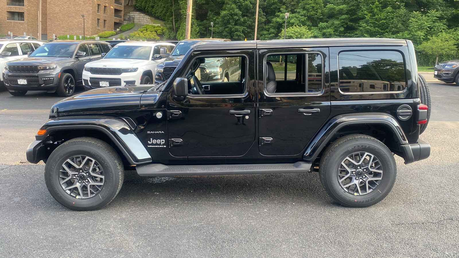 2024 Jeep Wrangler Sahara 4