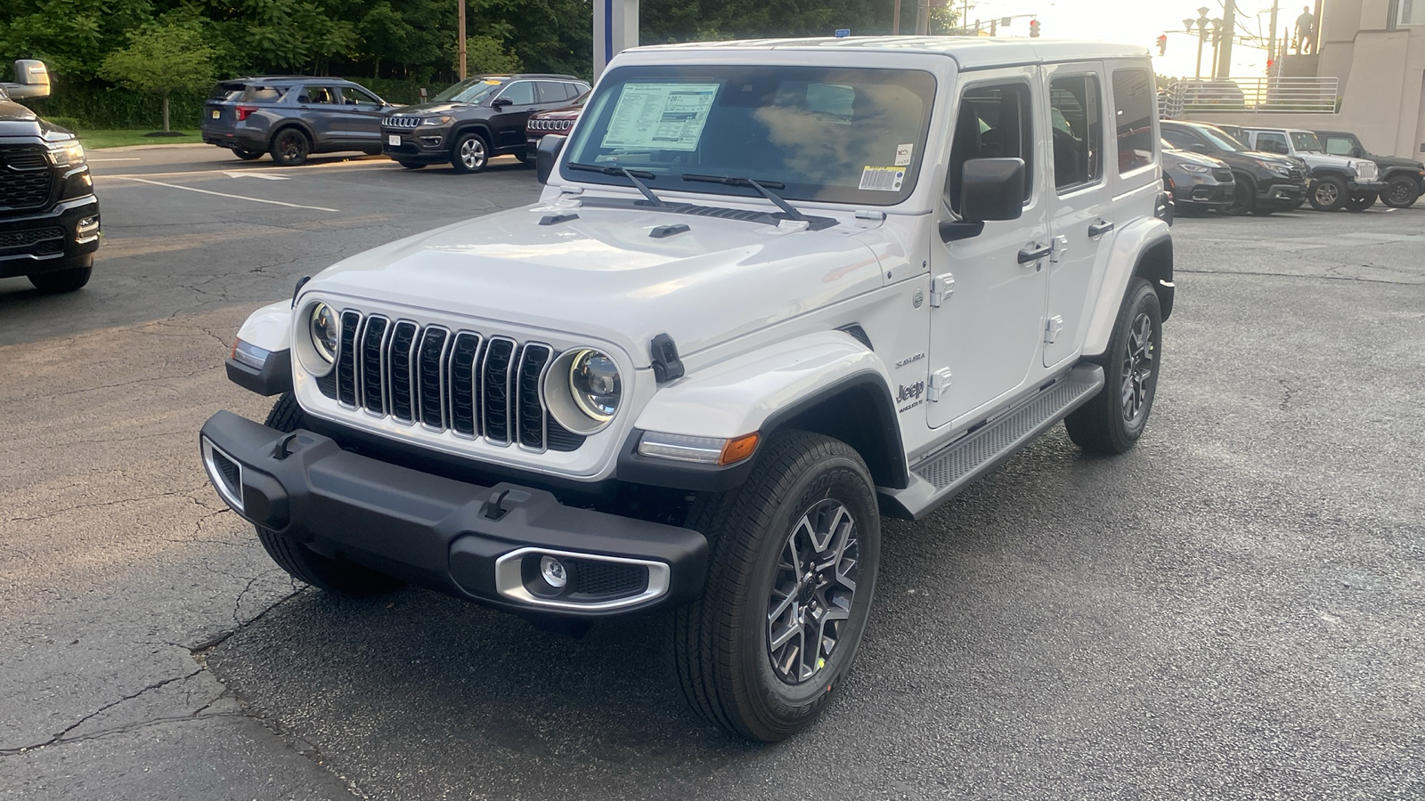 2024 Jeep Wrangler Sahara 3