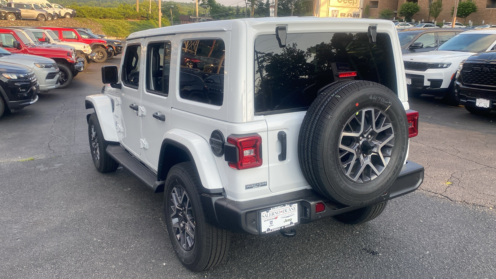 2024 Jeep Wrangler Sahara 24