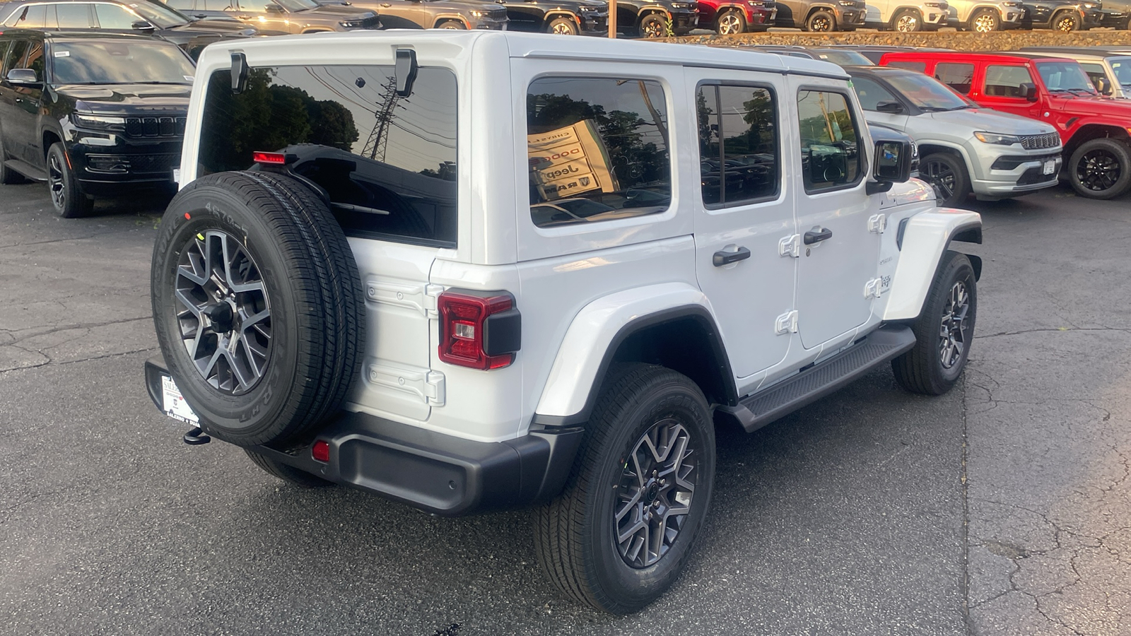 2024 Jeep Wrangler Sahara 27