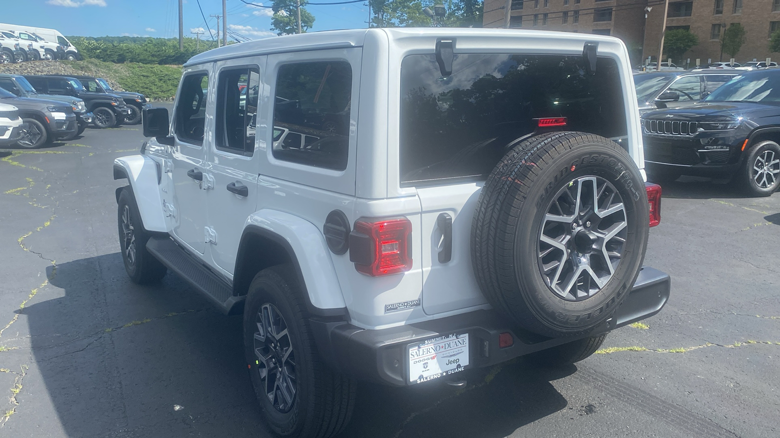 2024 Jeep Wrangler Sahara 24