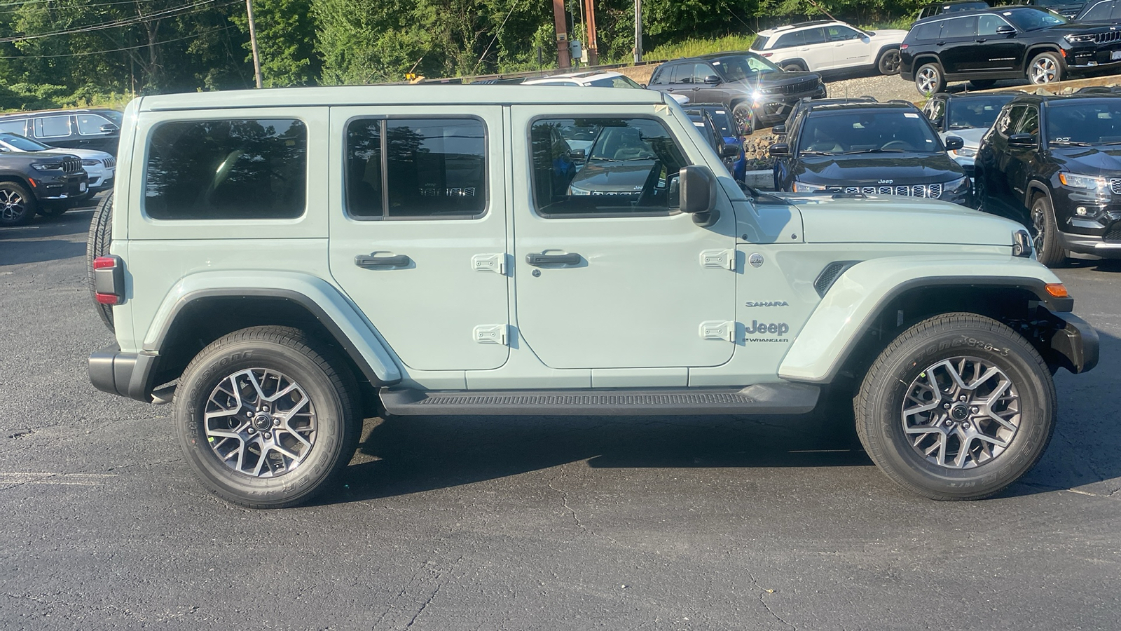 2024 Jeep Wrangler Sahara 28