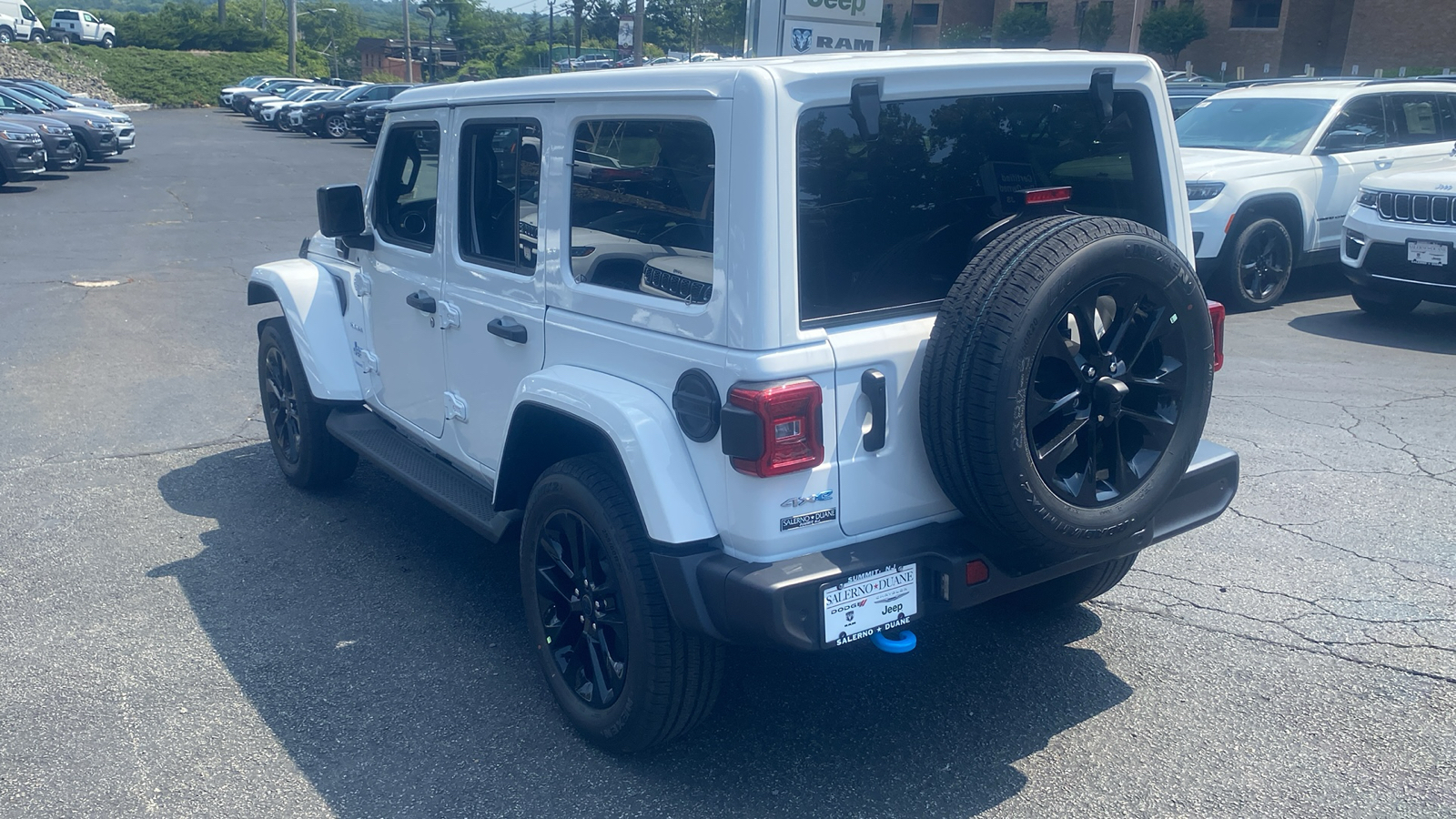 2024 Jeep Wrangler 4xe Sahara 24