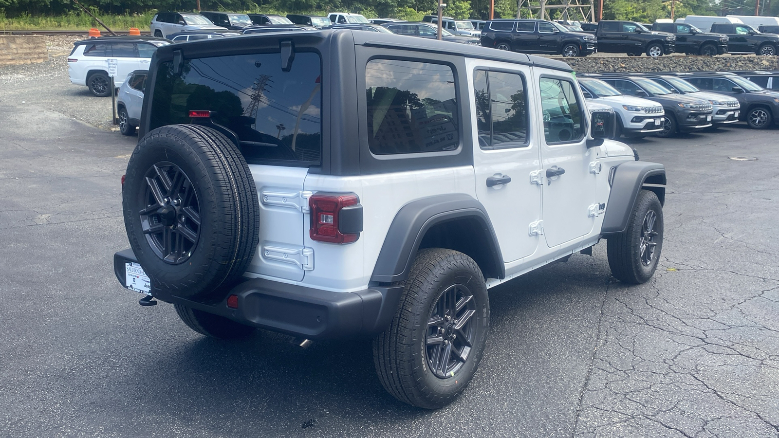 2024 Jeep Wrangler Sport S 26