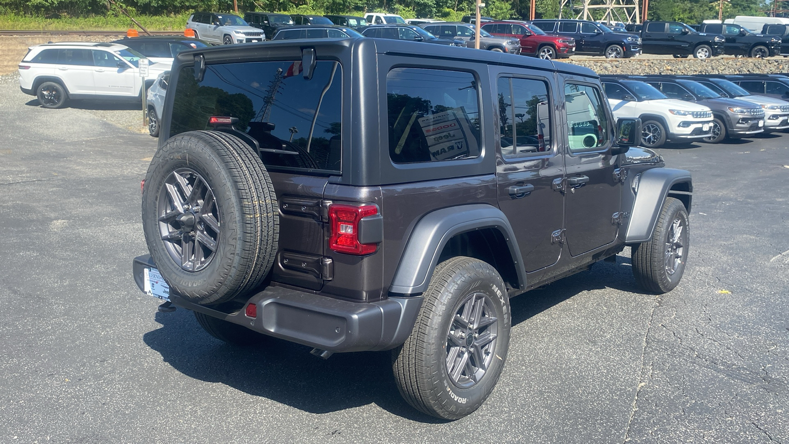 2024 Jeep Wrangler Sport S 26