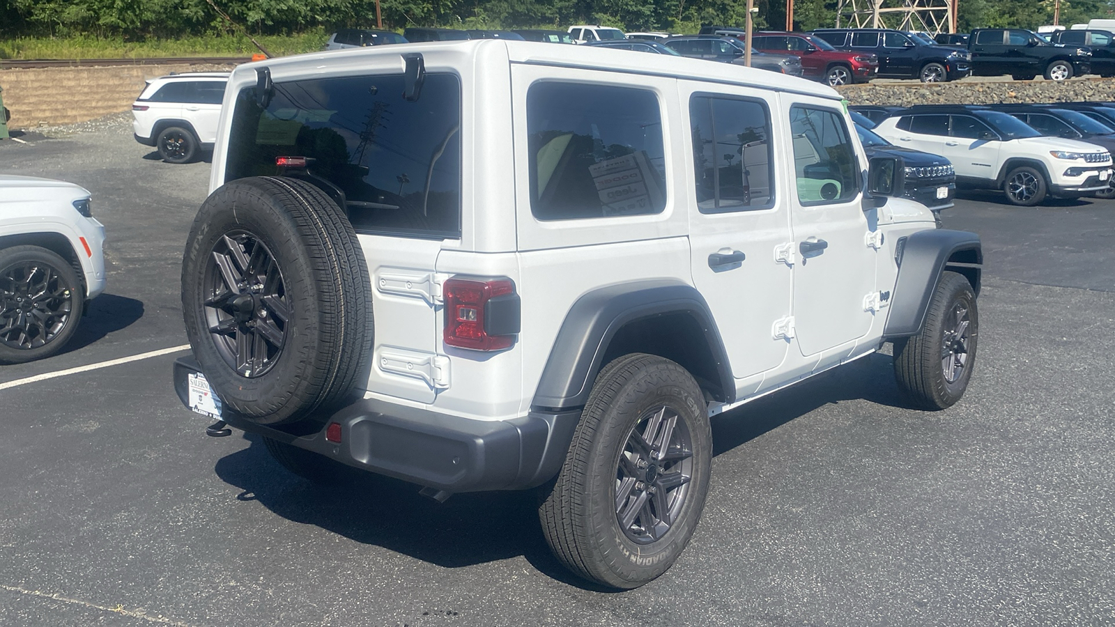 2024 Jeep Wrangler Sport S 26