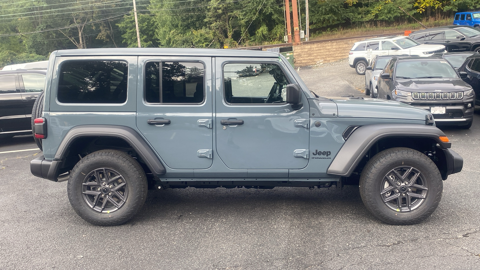 2024 Jeep Wrangler Sport S 26