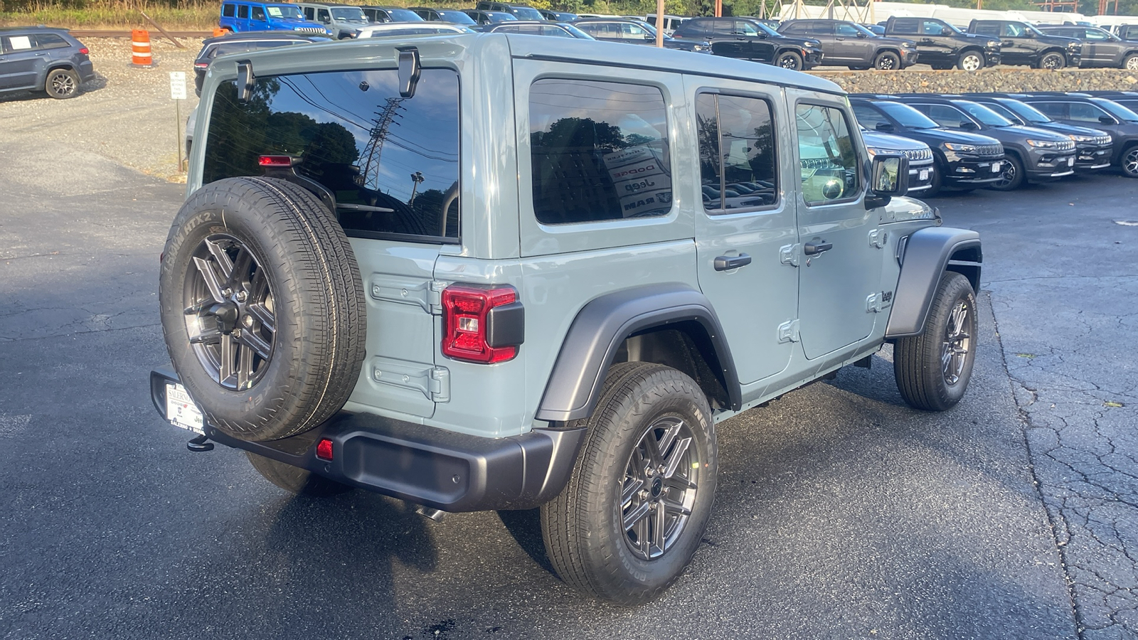 2024 Jeep Wrangler Sport S 26