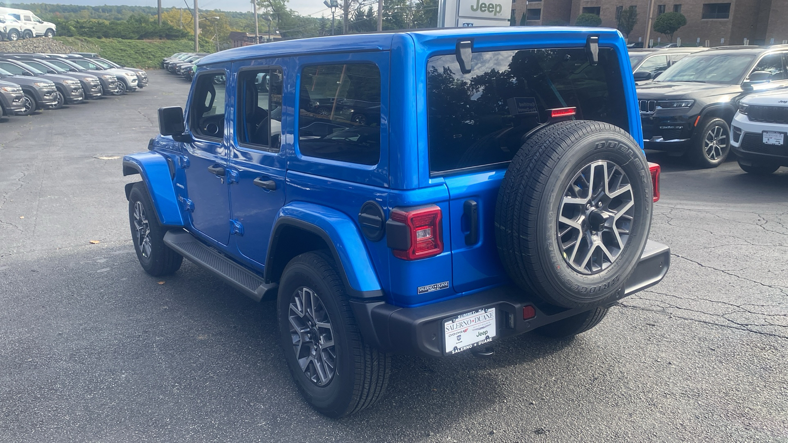 2024 Jeep Wrangler Sahara 24