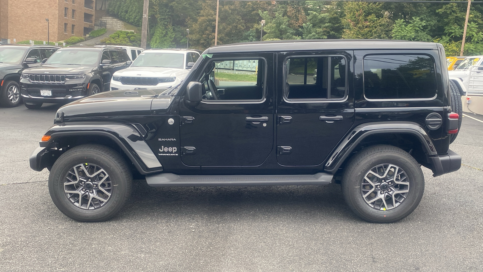 2024 Jeep Wrangler Sahara 4