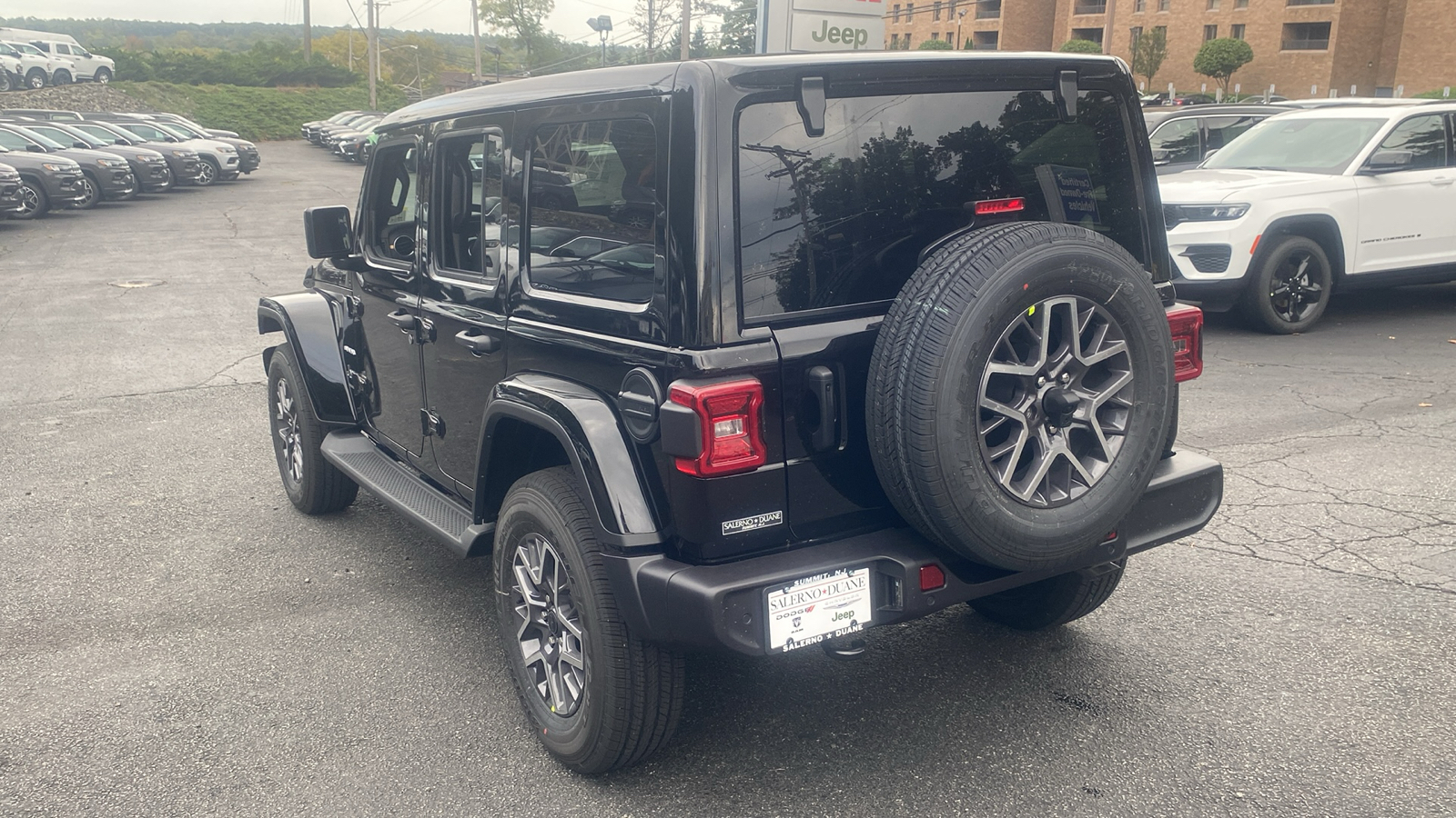 2024 Jeep Wrangler Sahara 22