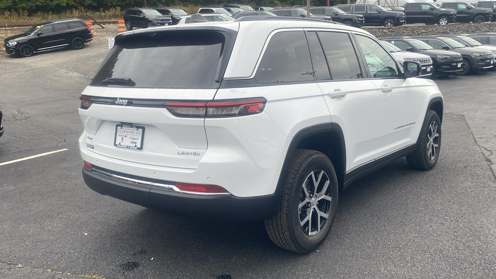 2025 Jeep Grand Cherokee Limited 28