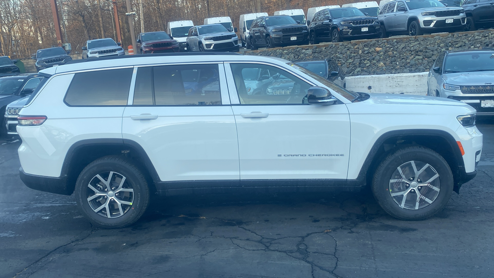 2025 Jeep Grand Cherokee L Limited 30