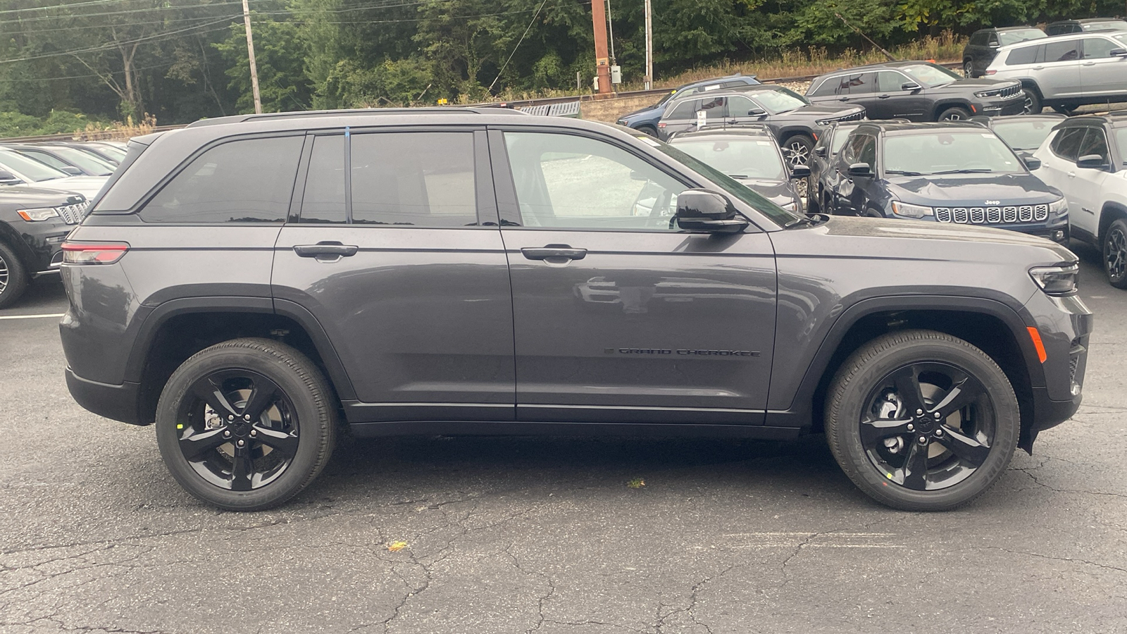 2025 Jeep Grand Cherokee Altitude X 29