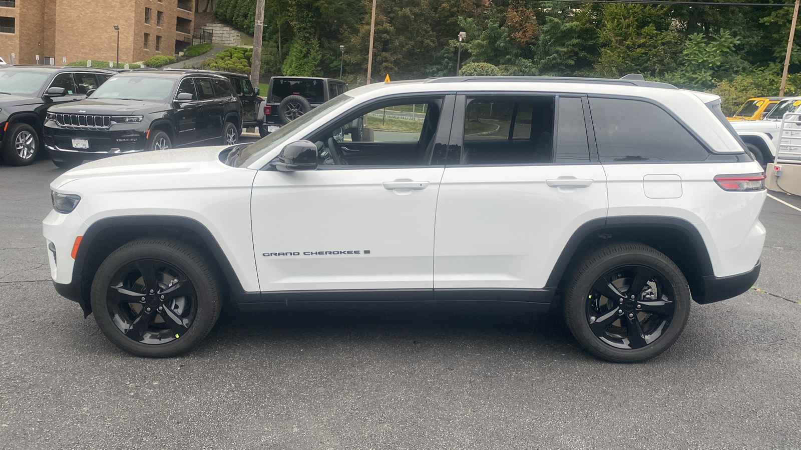 2025 Jeep Grand Cherokee Altitude X 4