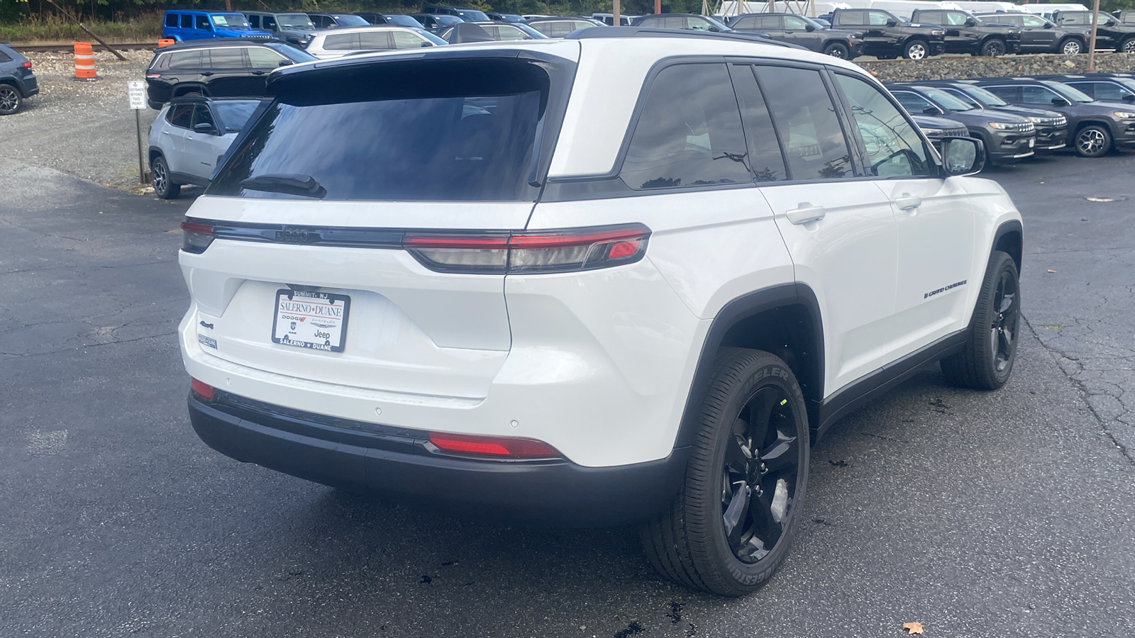 2025 Jeep Grand Cherokee Altitude X 28