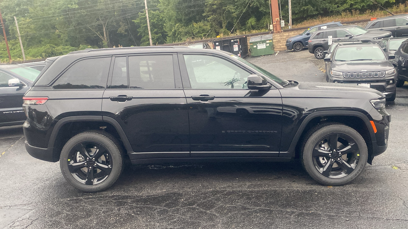 2025 Jeep Grand Cherokee Altitude X 29