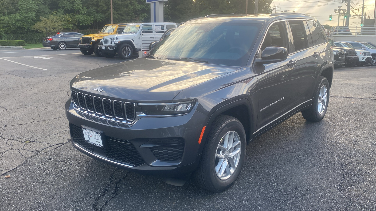 2025 Jeep Grand Cherokee Laredo X 3