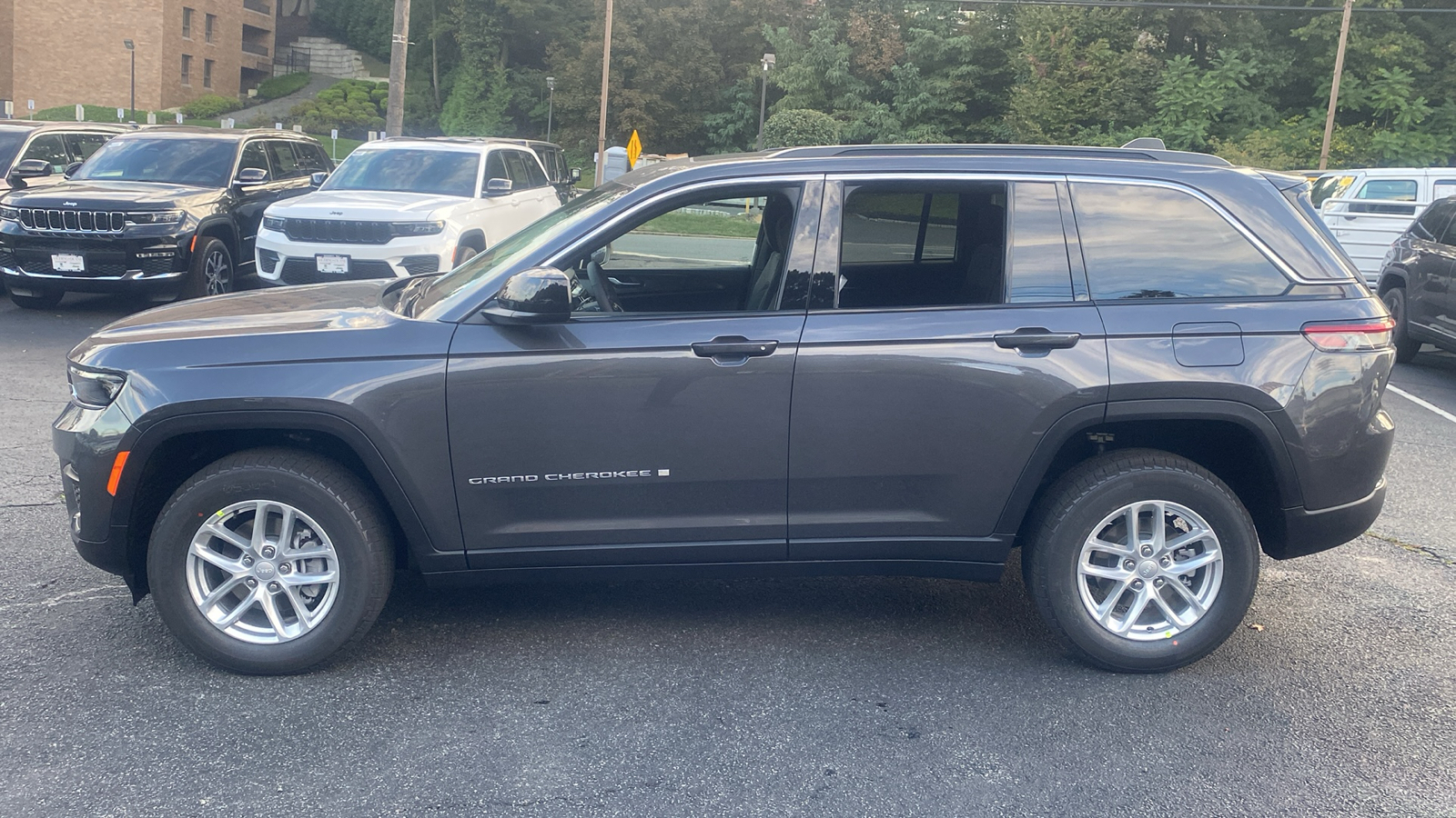 2025 Jeep Grand Cherokee Laredo X 4