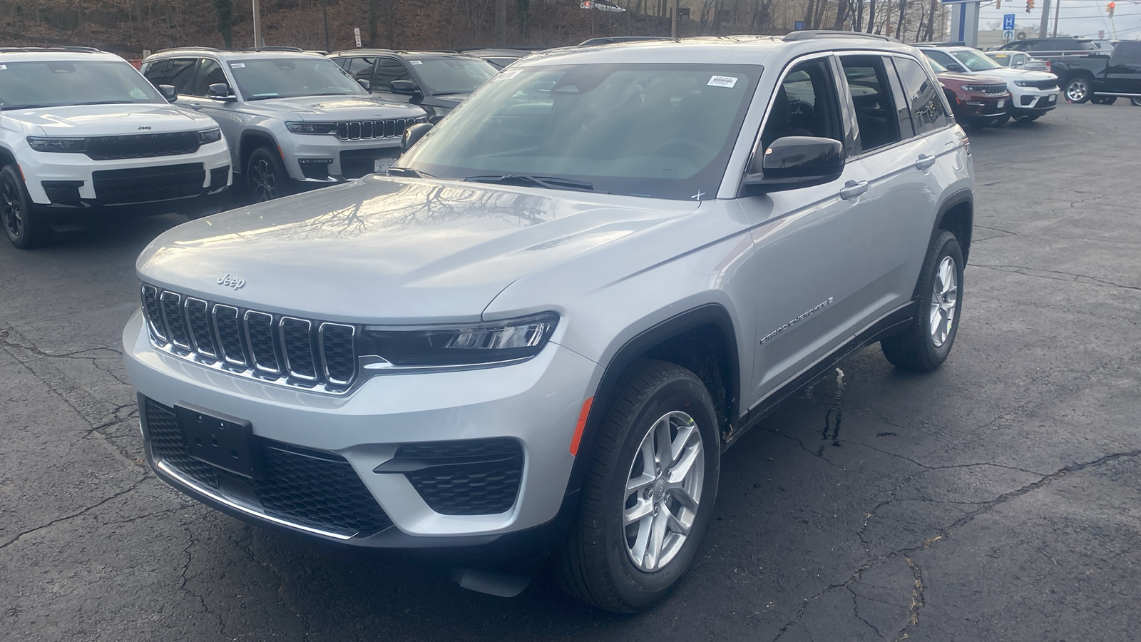 2025 Jeep Grand Cherokee Laredo X 3