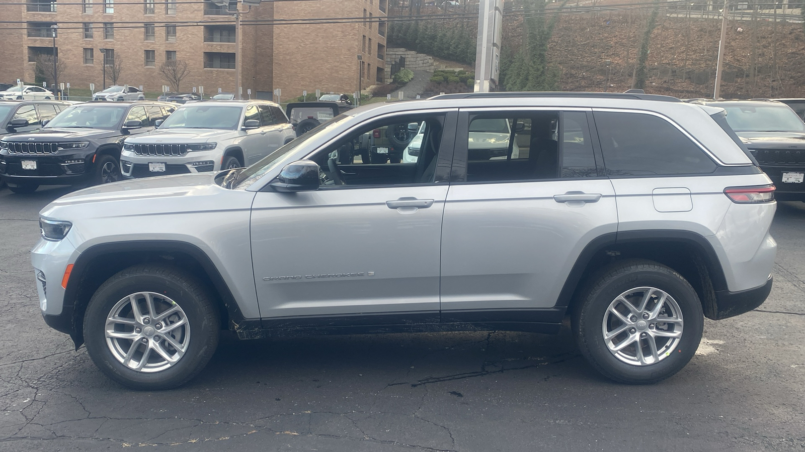 2025 Jeep Grand Cherokee Laredo X 4