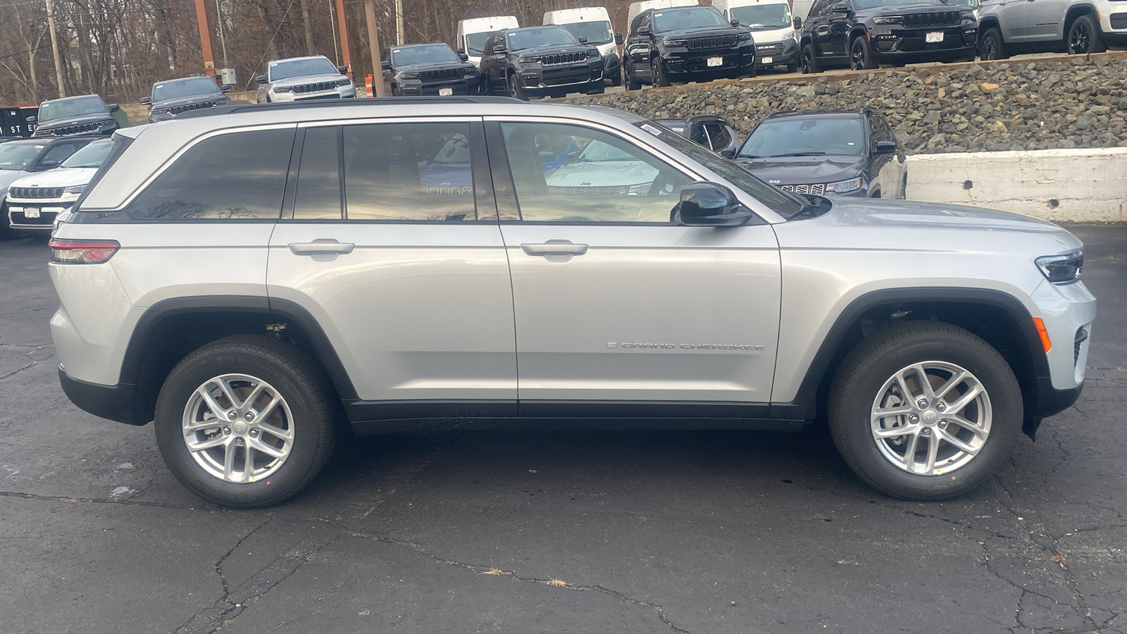 2025 Jeep Grand Cherokee Laredo X 29