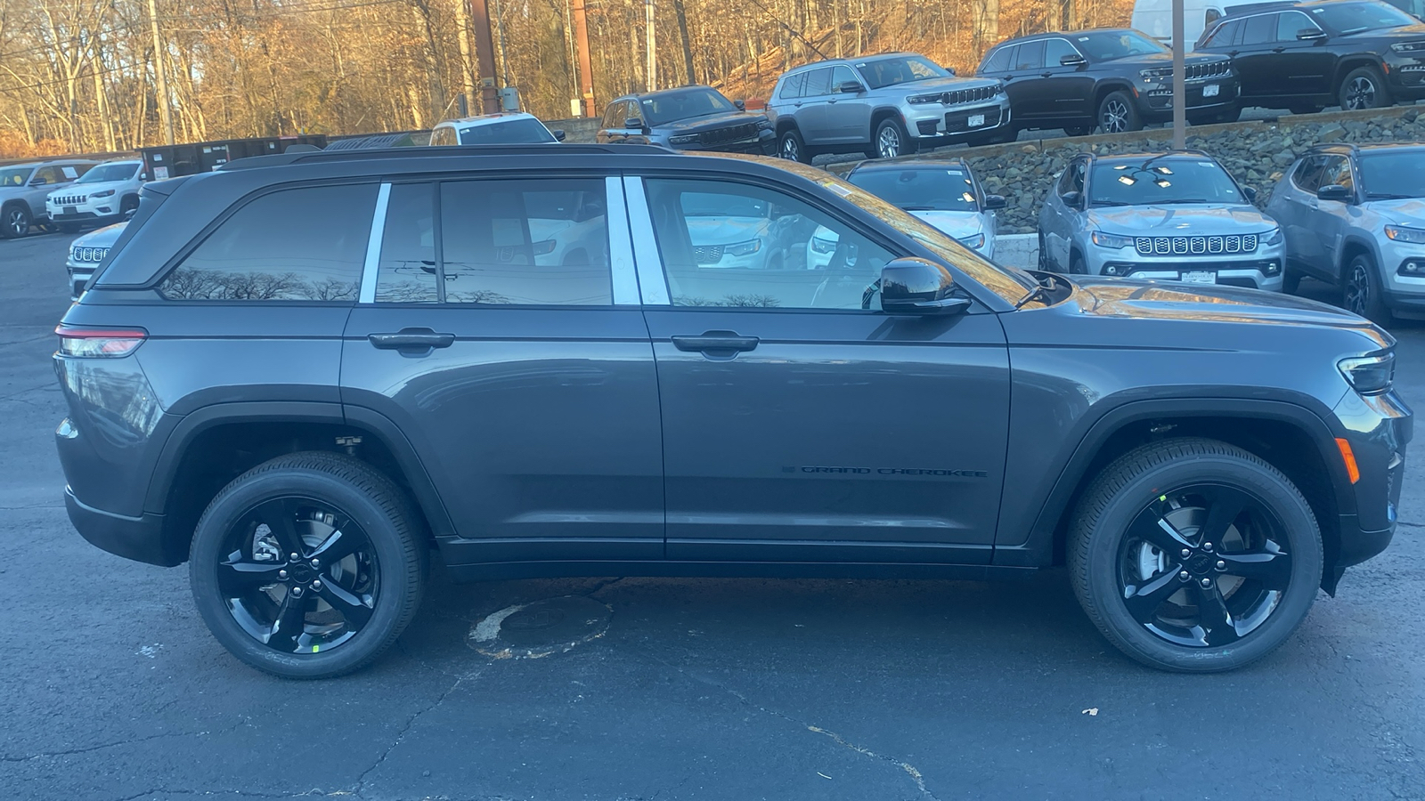 2025 Jeep Grand Cherokee Altitude X 29