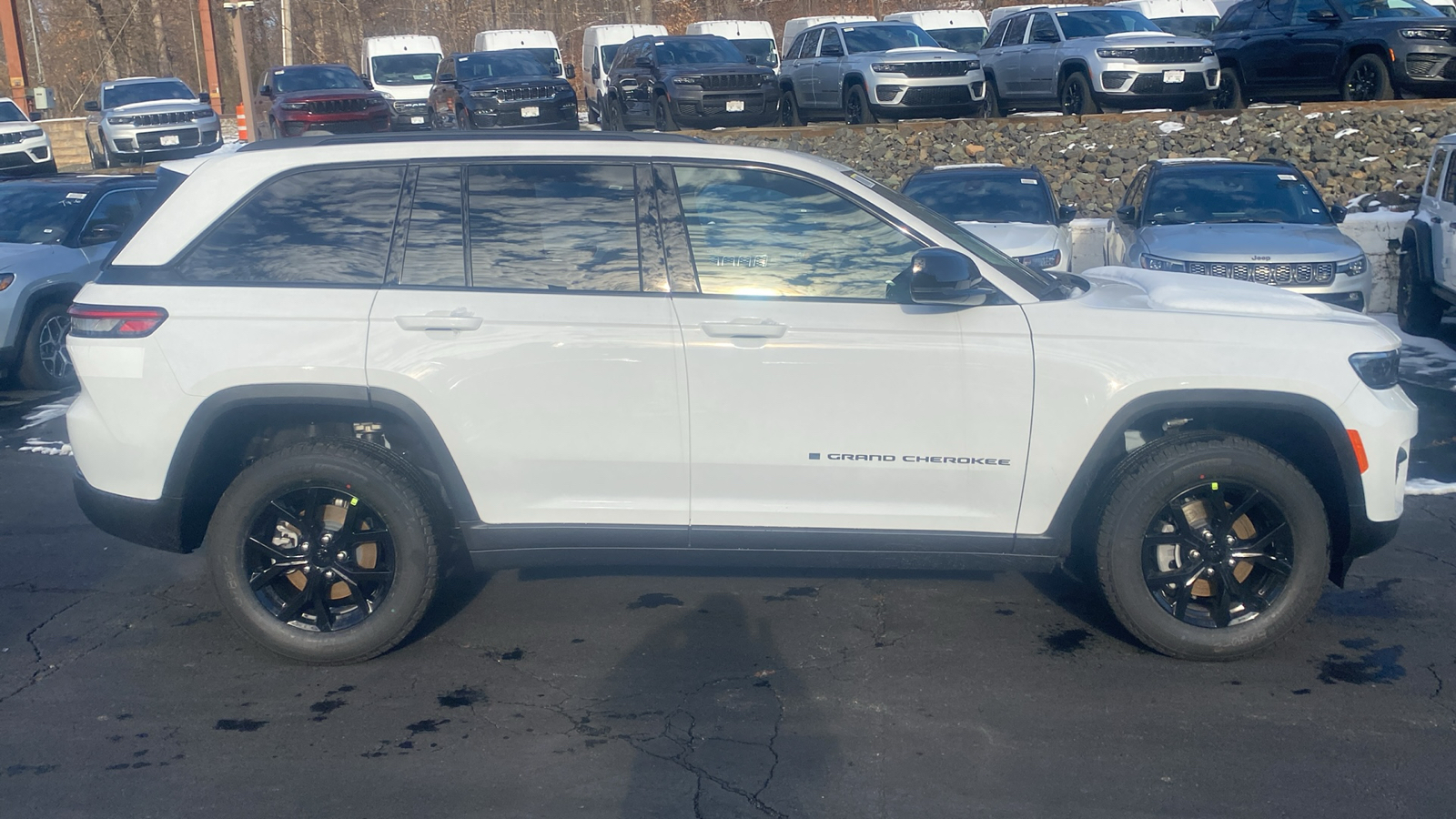 2025 Jeep Grand Cherokee Altitude X 29