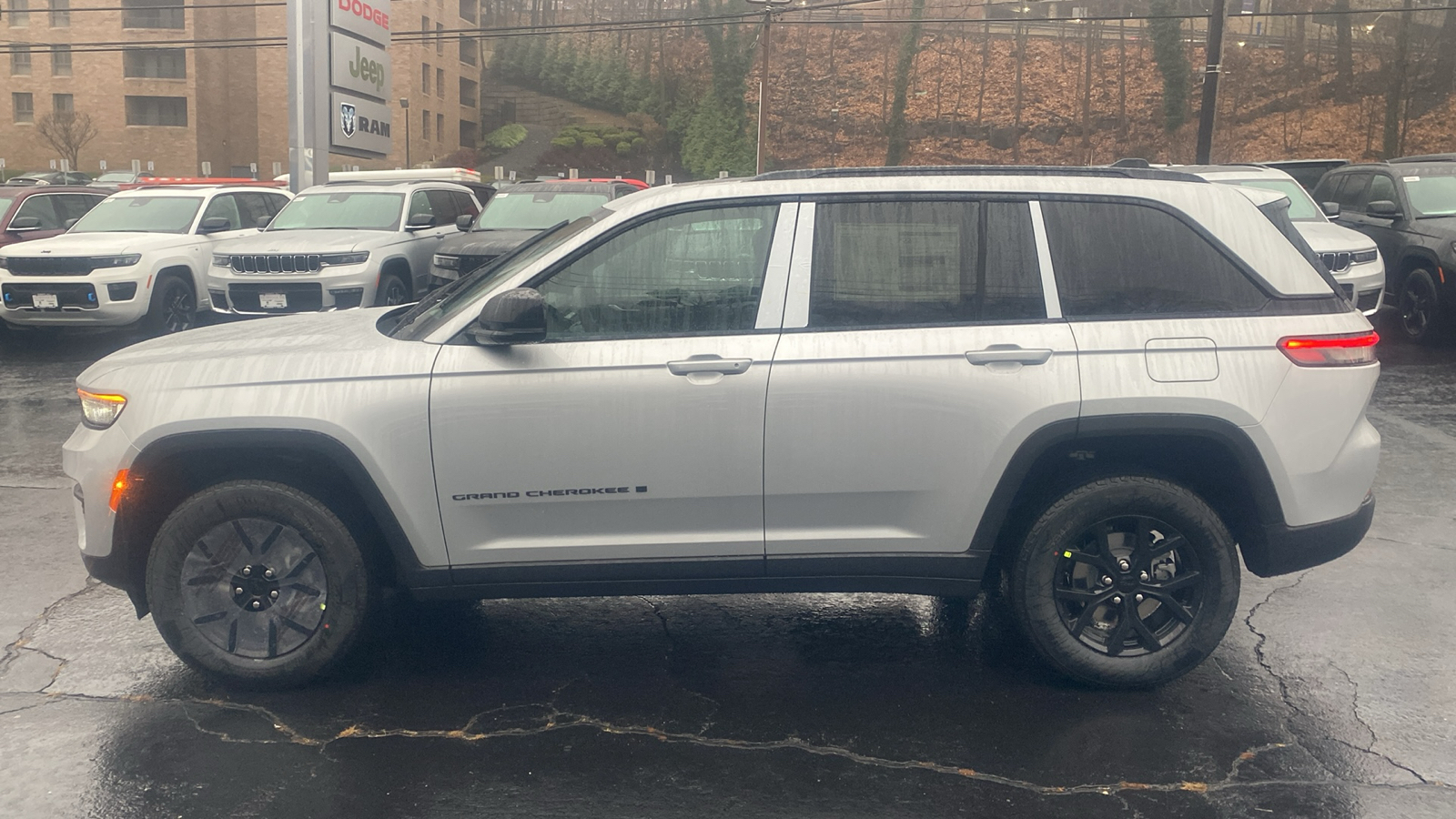 2025 Jeep Grand Cherokee Altitude X 4