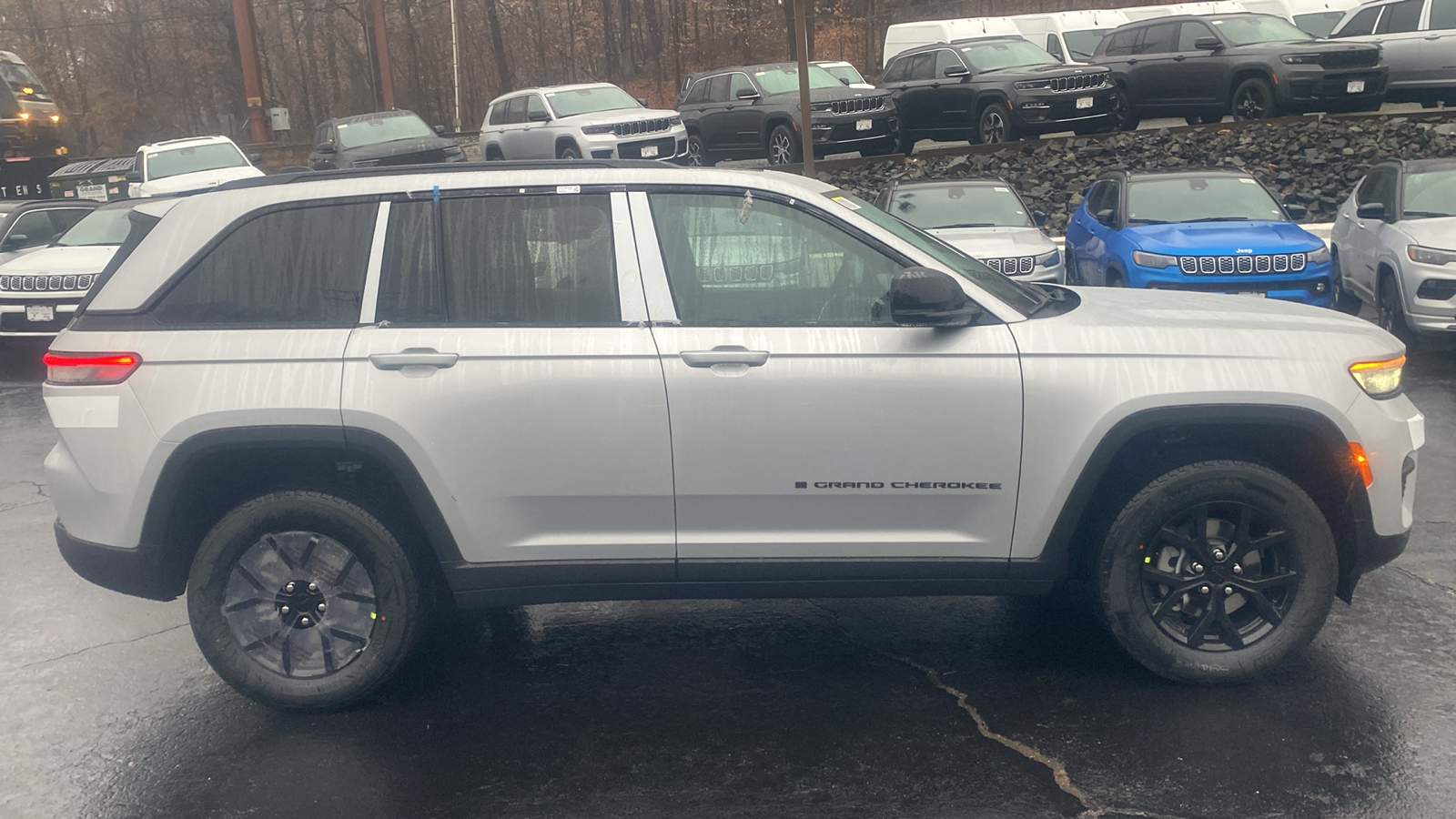 2025 Jeep Grand Cherokee Altitude X 29