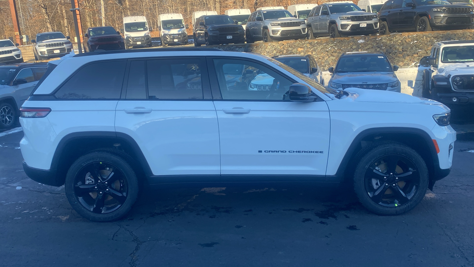 2025 Jeep Grand Cherokee Altitude X 28