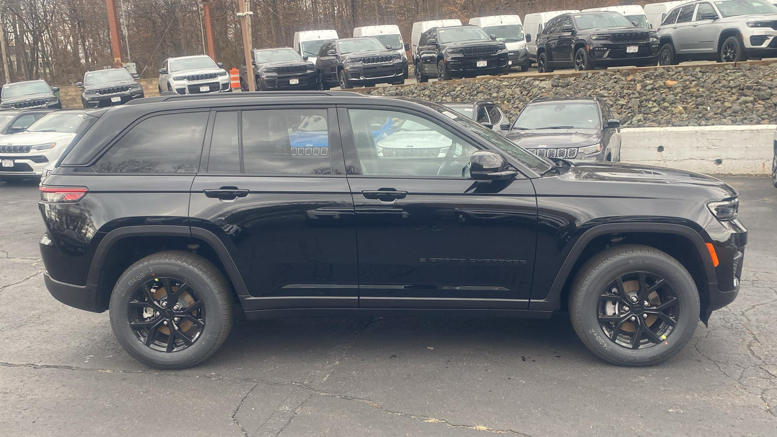 2025 Jeep Grand Cherokee Altitude X 29