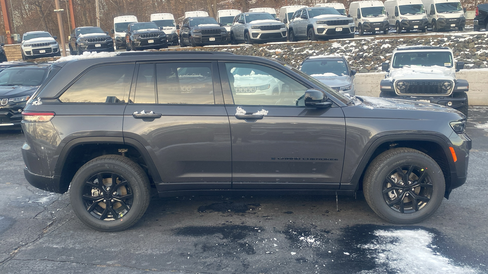 2025 Jeep Grand Cherokee Altitude X 28