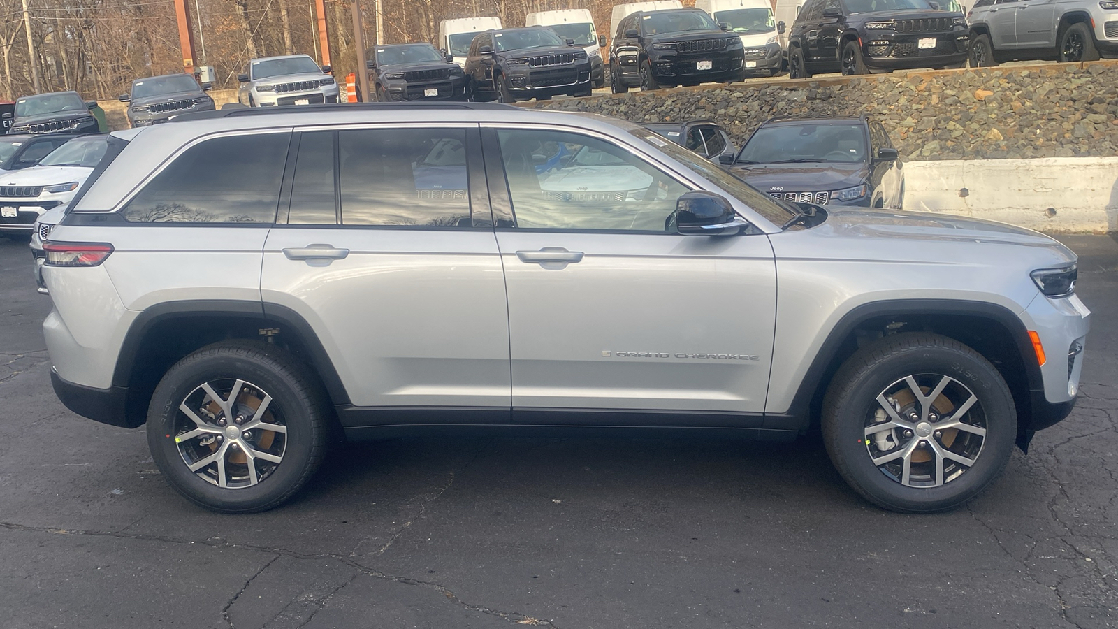 2025 Jeep Grand Cherokee Limited 28