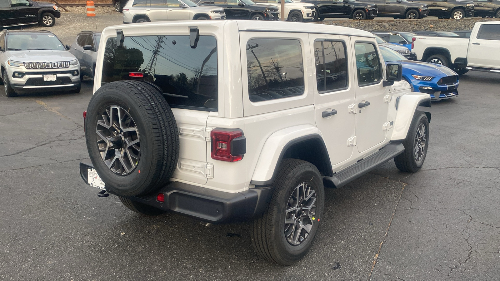 2025 Jeep Wrangler Sahara 27