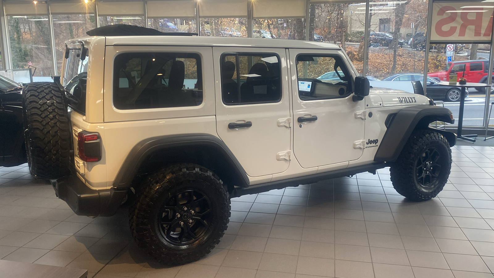 2025 Jeep Wrangler Willys 27