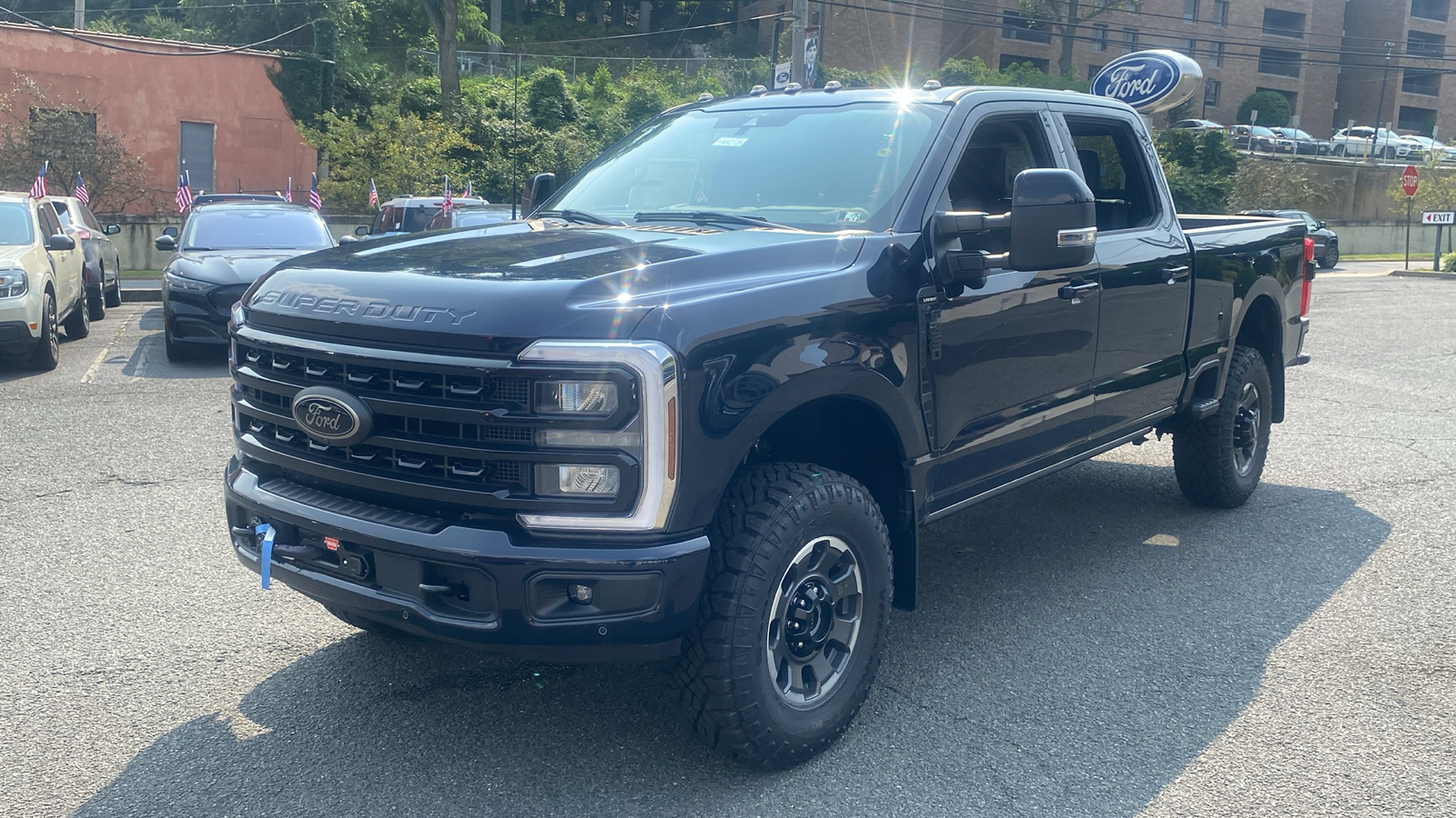 2024 Ford Super Duty F-350 SRW LARIAT 3